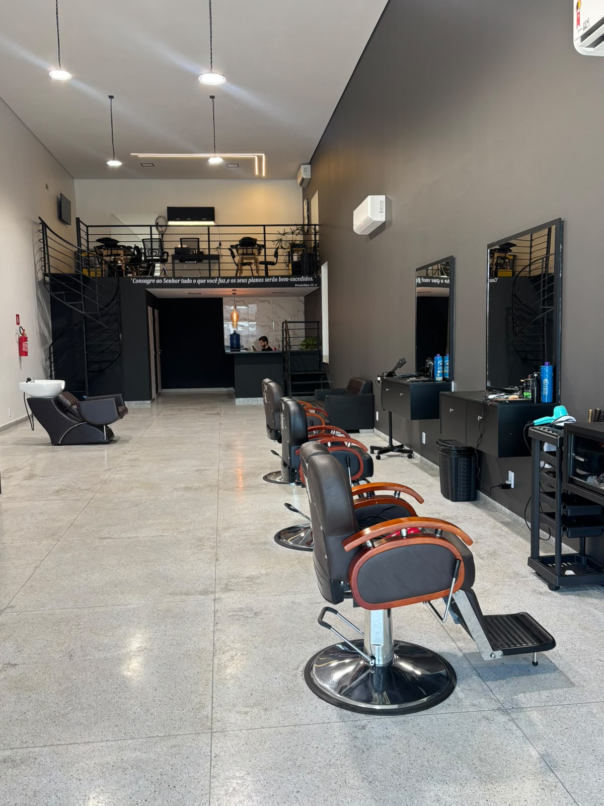 Interior da Conceito Barbearia
